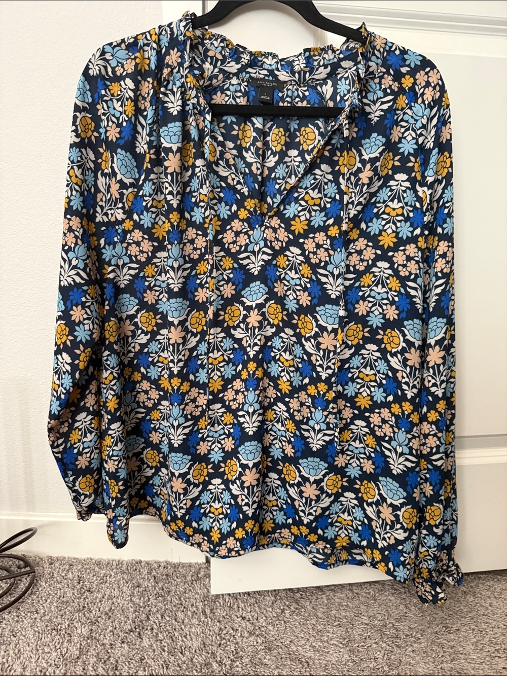 Ann Taylor Navy Floral V-Neck Long Sleeve Blouse